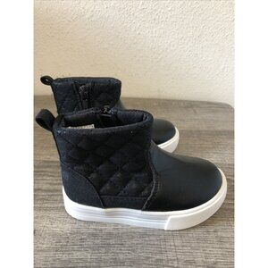 Oshkosh B’gosh Quilted Boots In Infant Size 5